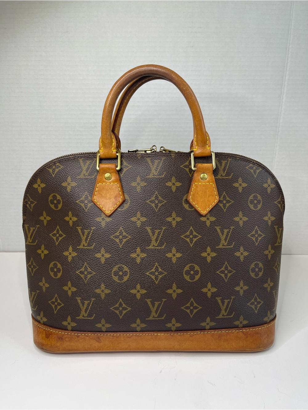 Louis Vuitton Alma PM handbag - Picture 3 of 16